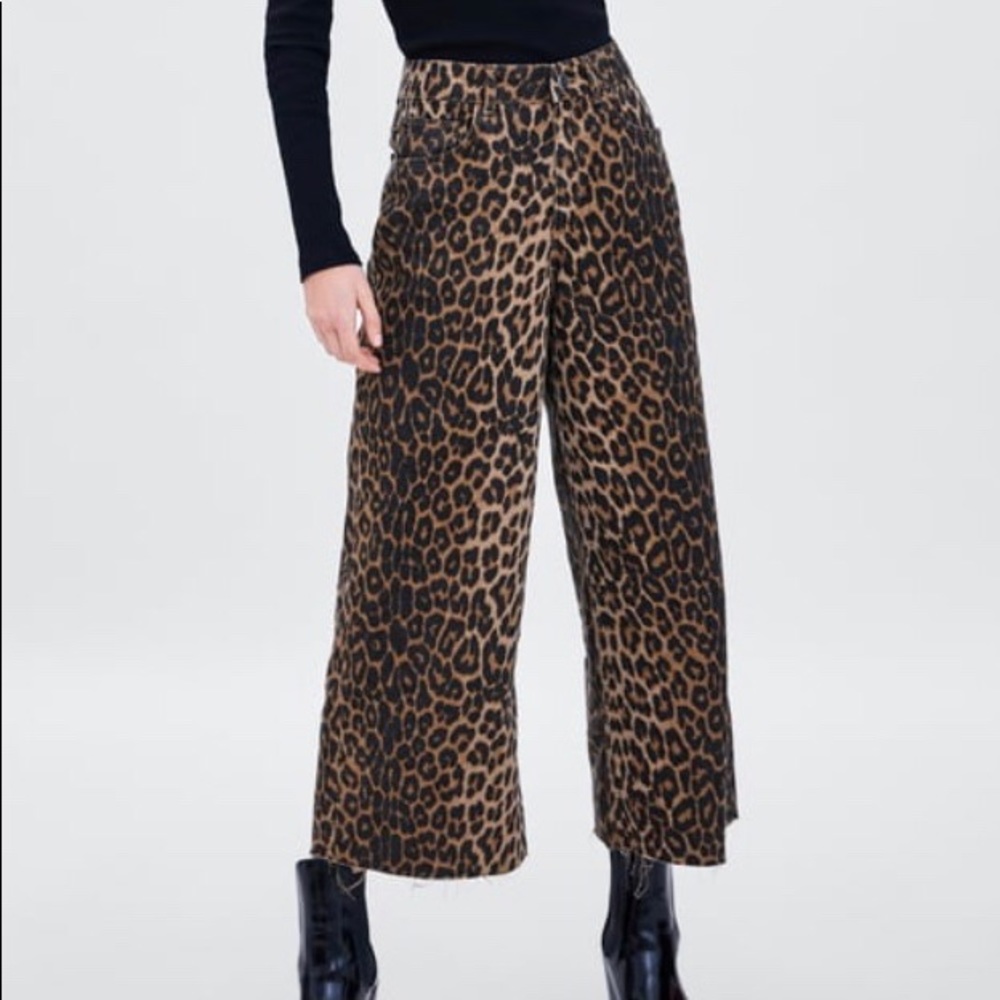 EUC Zara leopard gaucho jeans